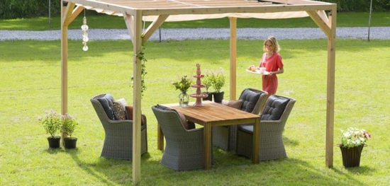 Nesling – Aménagez un coin repas bucolique dans votre jardin avec une belle pergola autoportante en bois de Douglas 